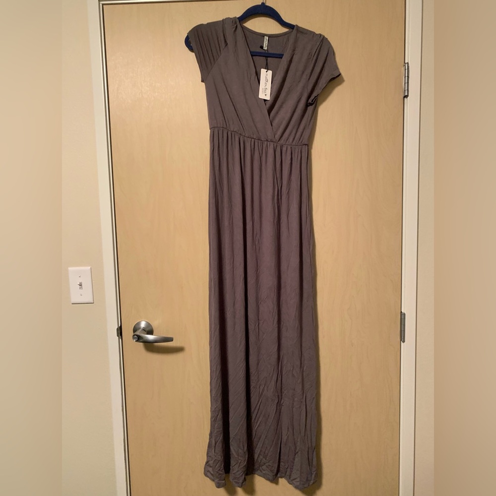 Never worn mommy bee maternity dress size medium